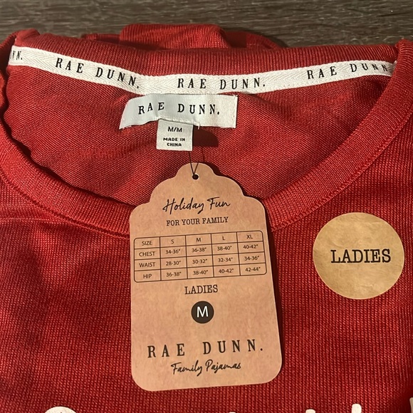 🎄⛄️Rae Dunn Mrs. Claus plaid pj jogger set - Picture 7 of 8